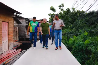 notícia: Ponte Firme: governador Clécio entrega 830 metros da passarela do Atalaia e beneficia mais de 120 famílias do Igarapé da Fortaleza, em Santana