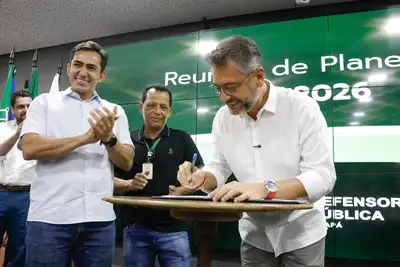 notícia: Governador Clécio sanciona lei que cria Prêmio Anual de Desempenho para servidores da Defensoria Pública do Amapá