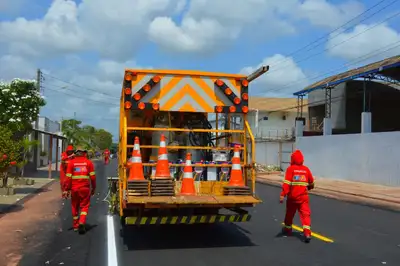 notícia: Governo do Amapá intensifica sinalização viária no bairro Alvorada para garantir trânsito mais seguro em Macapá