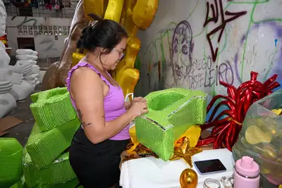 notícia: Carnaval 2026: escolas de samba trabalham na finalização das alegorias para as apresentações no Sambódromo 