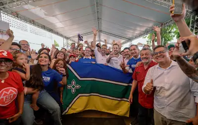 notícia: 'Serviço que chega e transforma a vida das pessoas', afirma governador Clécio na abertura do programa 'Brasil na Rua', na Zona Norte de Macapá