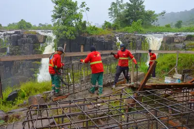 notícia: Governo do Amapá executa obra do mirante na Cachoeira de Santo Antônio, em Laranjal do Jari