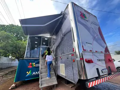 notícia: Carreta do Hemoap incentiva doação de sangue durante programação do Governo do Brasil na Rua, em Macapá