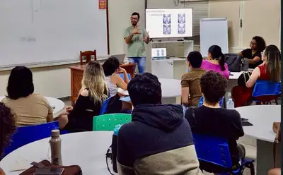 notícia: Programa da Ueap oferece cursos de diferentes línguas e outros projetos voltados à linguagem