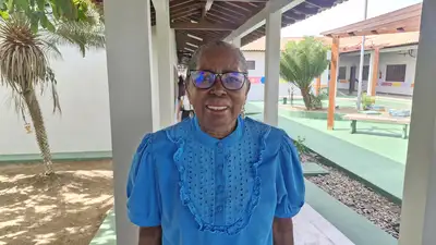 notícia: 'Hoje está tudo diferente, agora as crianças têm conforto para estudar', diz parteira histórica de Mazagão Velho