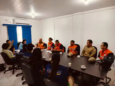 notícia: Governo do Amapá organiza ações e fluxo de atividades para atendimento às famílias afetadas pelas fortes chuvas