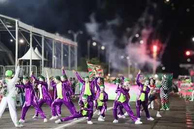 notícia: Maracatu da Favela agita o público no ensaio técnico no Sambódromo de Macapá