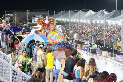 notícia: Arquibancada liberada: Veja as regras de segurança e o que levar para o desfile das escolas de samba