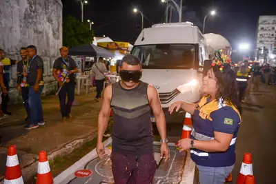 notícia: Detran-AP leva educação no trânsito ao Sambódromo de Macapá no primeiro dia de desfiles