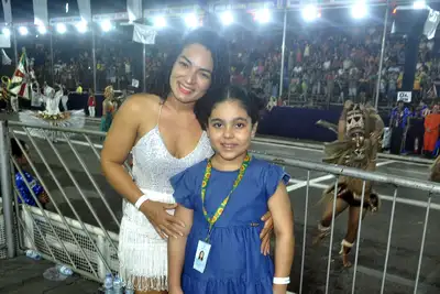 notícia: 'É a primeira vez que minha filha pôde vir; é emocionante assistir com inclusão’, celebra foliã durante Carnaval do Amapá