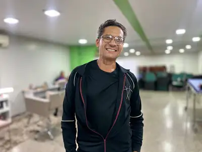 notícia: 'Cheguei meio cabisbaixo e estou saindo com um sorrisão', diz folião após atendimento de saúde no Sambódromo de Macapá