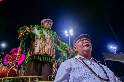 notícia: O Amapá do Mestre Sacaca levou emoção, encantarias e ancestralidade afro-indígena da Amazônia Negra para a Sapucaí 