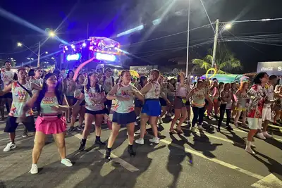notícia: Com apoio do Governo do Estado, Circuito Beira Rio, em Macapá, inicia com apresentação de 13 blocos, DJs e artistas locais