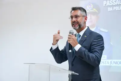 notícia: ‘Recebe a liderança no melhor momento da Polícia Militar do Amapá’, afirma Clécio na passagem de comando da instituição