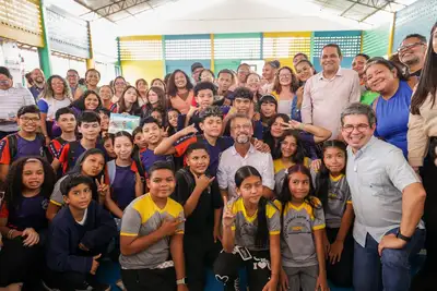 notícia: ‘Revolução tecnológica e educacional’, diz Clécio ao lançar programa Escola Tech Amapá com entrega de notebooks e internet via satélite