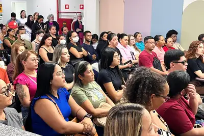 Participam do treinamento técnicos de enfermagem, enfermeiros, médicos, fisioterapeutas, nutricionistas, assistentes sociais e psicólogos