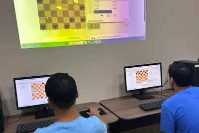 notícia: Com laboratório modernizado pelo Governo do Amapá, jovens do Cesein competem on-line e conquistam classificação nacional