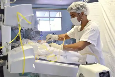 notícia: Governo do Amapá qualifica monitoramento de síndromes gripais no Hospital da Criança e do Adolescente e amplia assistência 