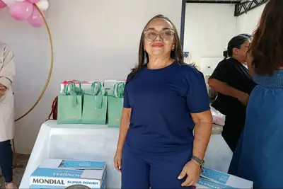 Ana Socorro, de 61 anos, acumula 32 anos de atuação no Hospital de Emergências