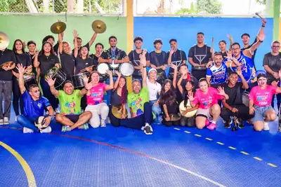 notícia: Governador Clécio entrega piso modular de padrão olímpico e moderniza quadra da Escola Mineko Hayashida, em Laranjal do Jari