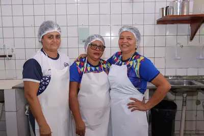 notícia: Governador Clécio anuncia pagamento inédito de auxílio-alimentação para funcionários da UDE