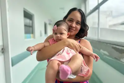 notícia: 'A gente vê que melhorou mesmo!', diz mãe que viajou de Afuá até Macapá em busca de atendimento para a filha no novo HCA'