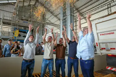 notícia: Governador Clécio entrega 672 hectares em documentos rurais e participa da inauguração do maior armazém de grãos do Amapá