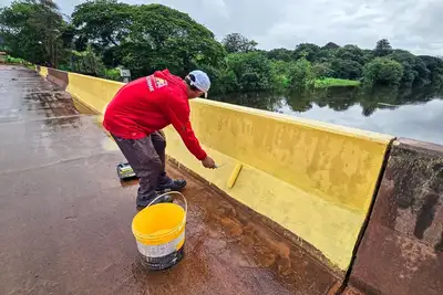 notícia: Governador Clécio vistoria reconstrução histórica da Ponte sobre o Rio Amapari, que garante segurança no acesso a Serra do Navio