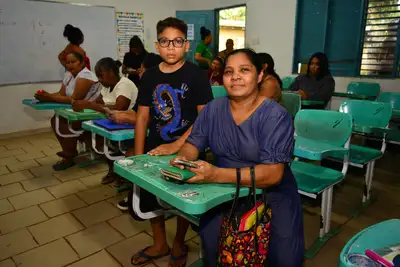 A moradora aproveitou para solicitar segunda via de documentos e resolver pendências