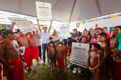 notícia: No Dia dos Povos Originários, governador Clécio entrega quatro escolas indígenas nas Terras Wajãpi de Pedra Branca do Amapari