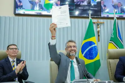 notícia: Em sessão solene na Alap, governador Clécio institui a Semana Estadual da Odontologia e regulamenta jornada de trabalho da categoria