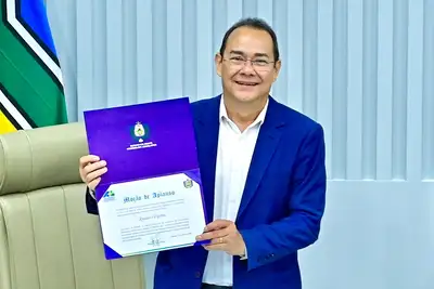 Secretário de Saúde do Amapá, Rinaldo Martins, recebeu uma moção de aplausos pela sua contribuição na área