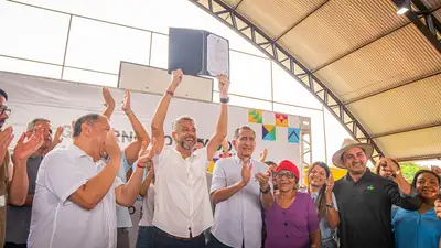 notícia: Governador Clécio entrega registro da Gleba AD-04 e garante segurança jurídica para 20 mil famílias na Região Metropolitana
