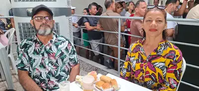 Casal de empreendedores populares Neyrildo Pinheiro e Evanice Barros no café da manhã em comemoração ao Dia do Trabalhador