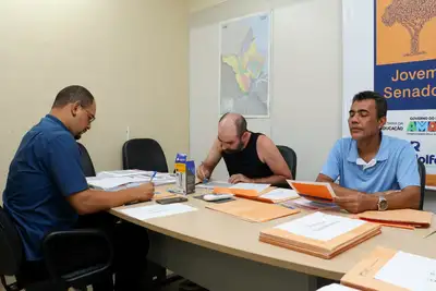 notícia: Governo do Amapá inicia correção das melhores redações do Programa Jovem Senador 2026