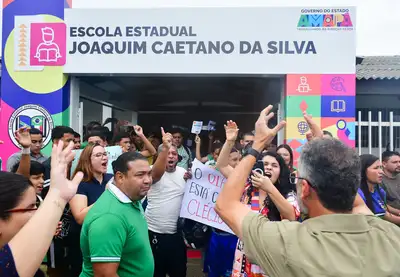 galeria: Visita e Entrega da Reforma da Escola Joaquim Caetano da Silva