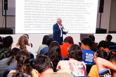 notícia: Governo do Estado recebe presidente nacional do CNPq e anuncia programa inédito para fixação de doutores no Amapá