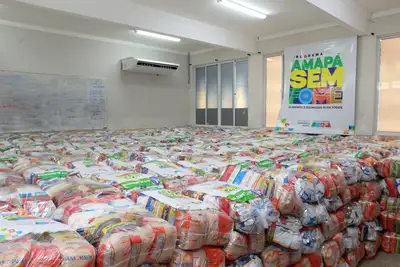 notícia: Governo no Seu Bairro: Ação entrega 43 toneladas de alimentos no Habitacional Macapaba