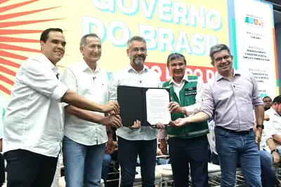 notícia: Governador Clécio lidera agenda com ministros e garante novos investimentos para o combate à fome e fortalecimento do turismo