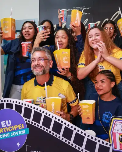 galeria:  Governador Clécio Acompanha Jovens em Sessão Especial do Cine Jovem