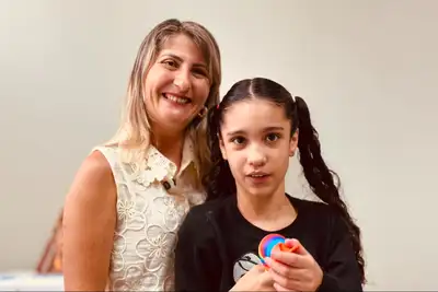 notícia: 'Hoje minha filha anda normalmente e pode até calçar um tênis', comemora mãe após tratamento especializado no HCA