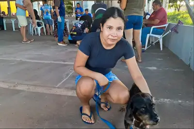 Foto: Adriano Monteiro/GEA A tutora, Beatriz da Silva Dantas com o cão Thor.