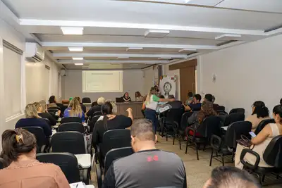 notícia: Governo do Amapá orienta mais de 120 escolas sobre processo simplificado de regularização escolar