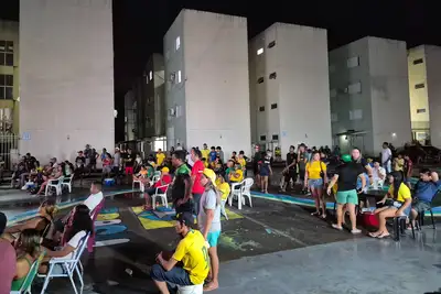 notícia: Residencial Miracema, na Zona Norte de Macapá, recebe estrutura de telão do Governo do Estado para jogos do Brasil