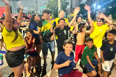 notícia: 'Não precisamos sair de casa para ver a seleção', diz moradora do residencial São José sobre o telão do Governo do Amapá no jogo contra o Haiti