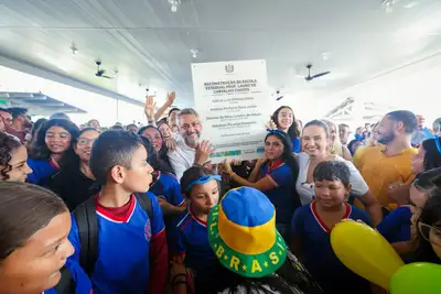 notícia: Na Zona Sul de Macapá, governador Clécio entrega a 47ª escola reconstruída da gestão: 'bonita, arejada e muito bem equipada para educar'