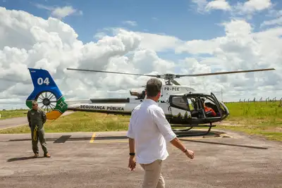 notícia: Governador Clécio acompanha chegada do helicóptero que será UTI aérea do GTA no Amapá: 'resgate especializado para salvar vidas'