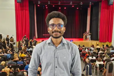 Foto: Marcio Bezerra/Seed Alex Almeida apresentou, em francês, uma versão da música brasileira “Evidências”