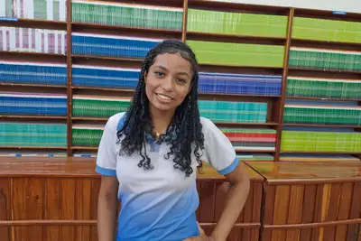 Foto: Marcio Bezerra/Seed Estudante Adrya dos Santos celebra a nova estrutura da unidade