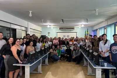 notícia: 27 anos de Amprev: servidores comemoram aniversário da instituição com homenagens e confraternização